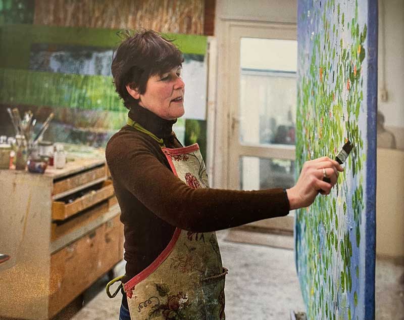 foto van joke aan het werk in het atelier